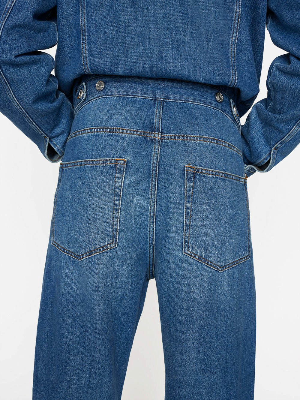 jumpsuit detail back view alt:fit2